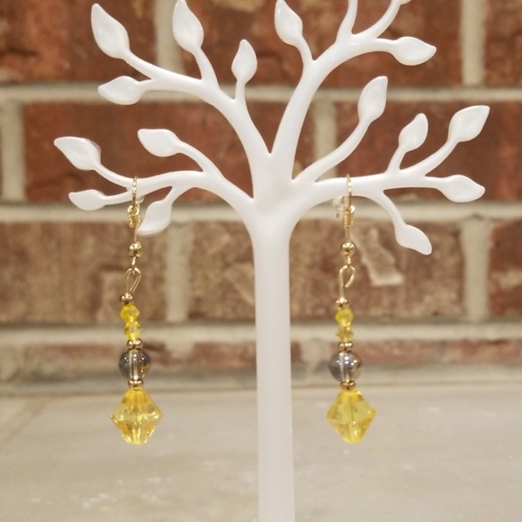 Yellow Crystal Beaded Necklace w/ Matching Earring - Picture 7 of 8